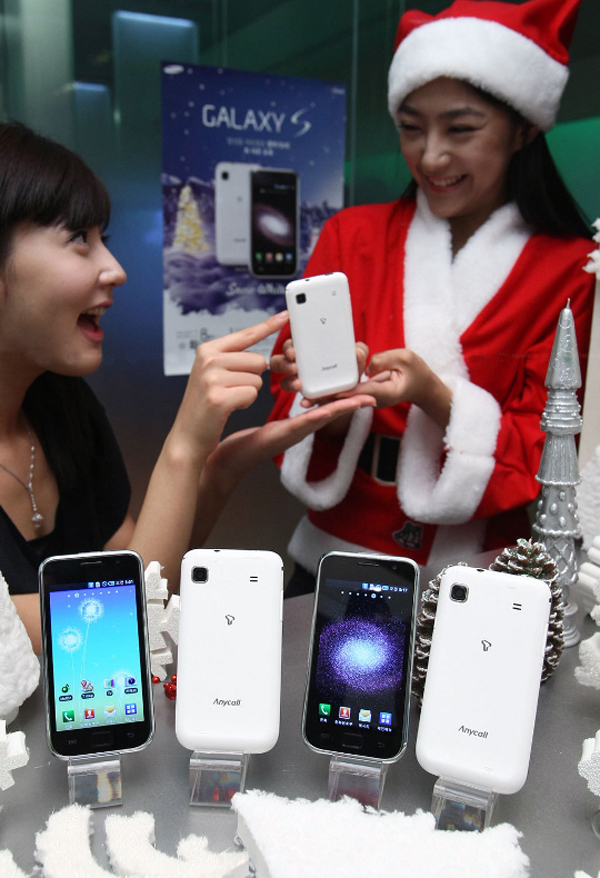 Samsung Galaxy S Snow White, la versión blanca del Samsung Galaxy S llegará en septiembre 2 snow white