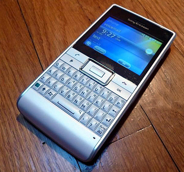 Sony Ericsson lanza el Faith, un terminal ecológico con teclado físico tipo Blackberry