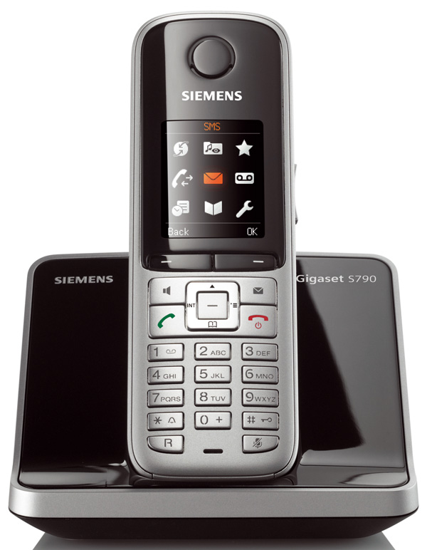 Siemens Gigaset S790, un teléfono fijo con teclado de metal y puerto miniUSB