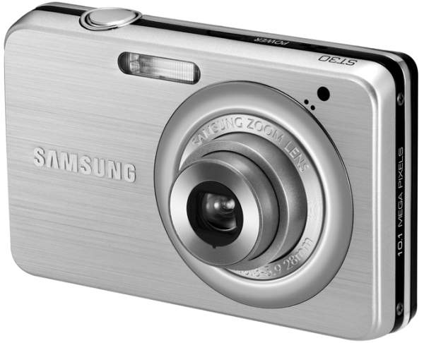 Samsung ST30, cámara ligera y compacta, cargada de prestaciones inteligentes por 100 euros