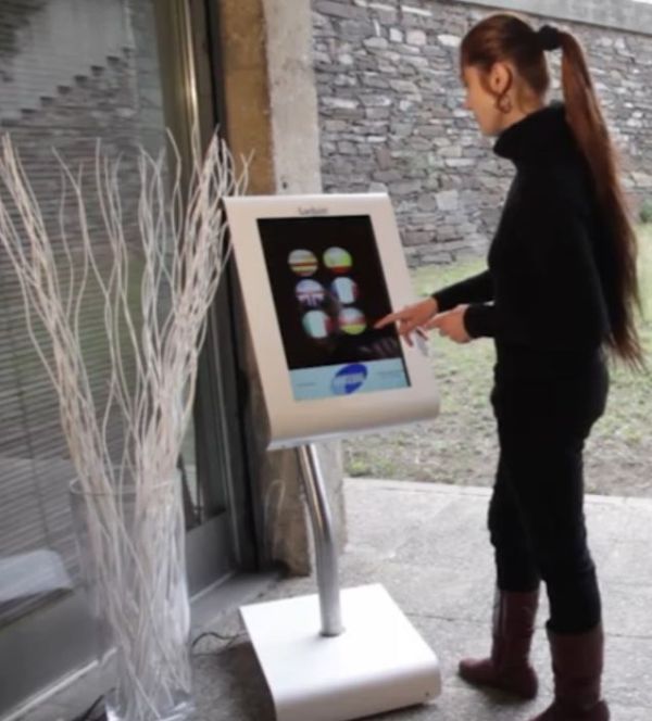 Samsung y el atril táctil para restaurantes Tactum Atril Digital