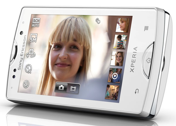 Xperia-Mini-Pro-cerrado