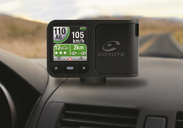 Mini Coyote Plus, un avisador de incidentes en carretera que nos ayuda en tiempo real
