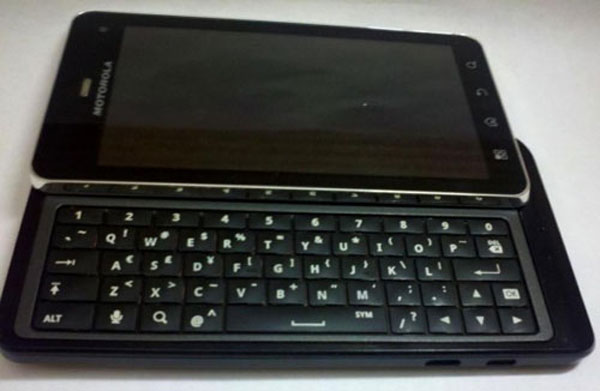 Motorola Milestone 3, con pantalla de 4 pulgadas y teclado completo