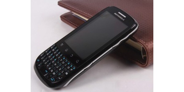 Motorola Fire, con pantalla táctil de 2,8» y teclado completo