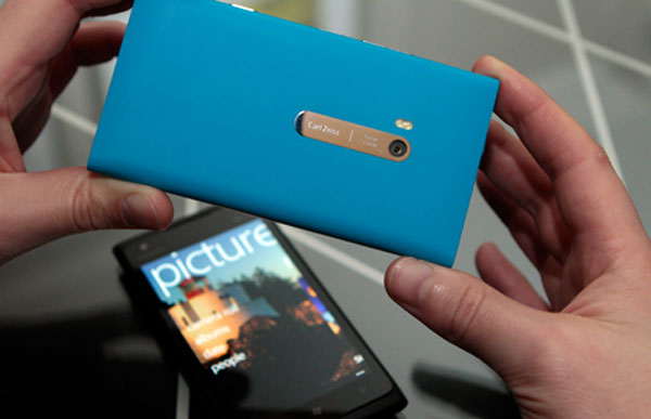 Nokia Lumia 900 02