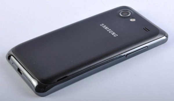 Samsung Galaxy S Advance 02
