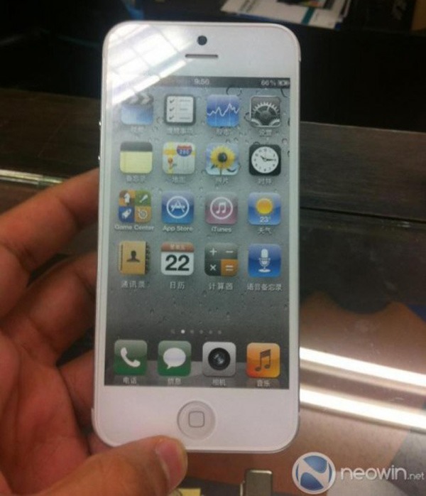 Aparecen más imágenes de un supuesto prototipo del iPhone 5