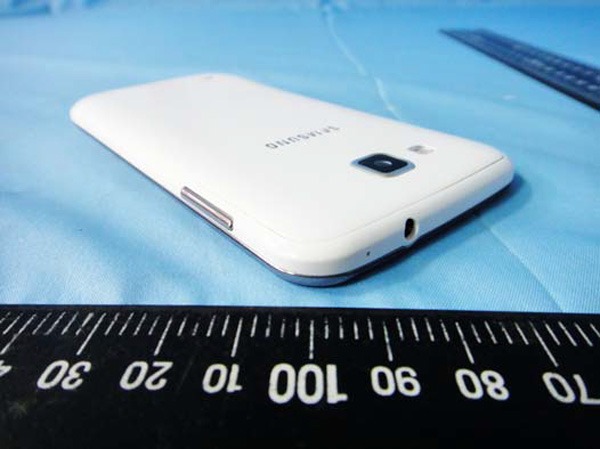 Samsung Galaxy Premier 03