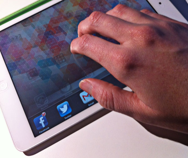 Cómo usar los gestos de multitarea en el iPad