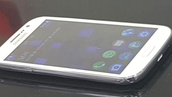 El Samsung Z2 con Tizen posa para la cámara