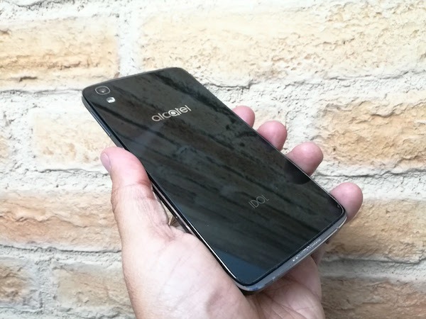 alcatel idol 4 parte trasera