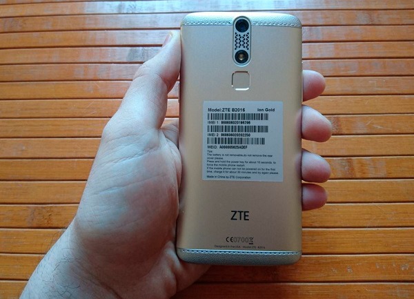 ZTE Axon Mini