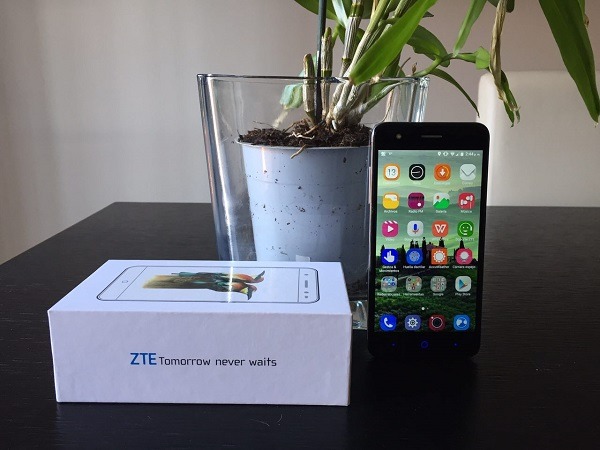 ZTE Blade V7 Lite phone house