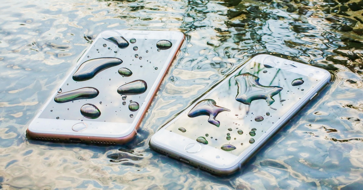 iPhone 8 plus en agua