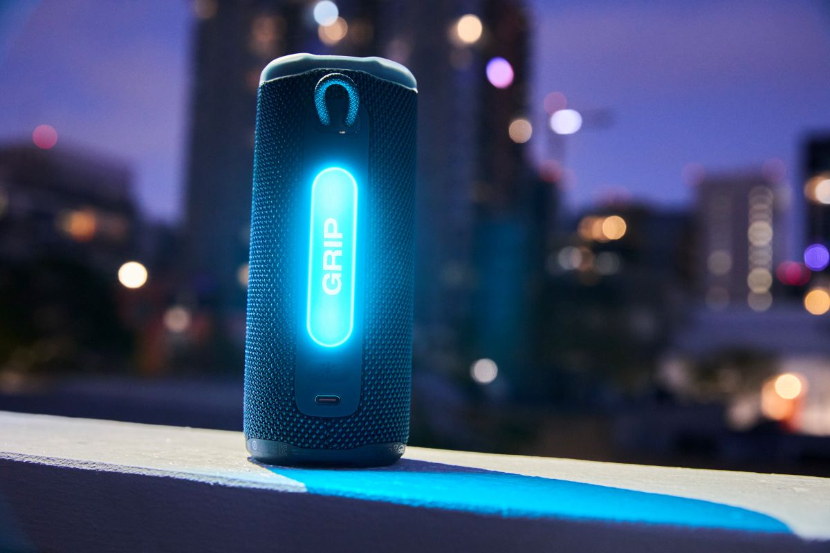 JBL Grip, el altavoz portátil definitivo para excursiones (¿lo aguanta todo?)
