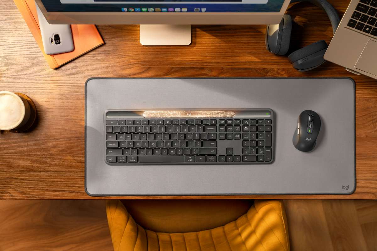 Logitech Signature Slim Solar+ K980, un teclado que se alimenta con la luz de tu salón